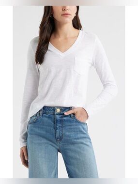 NWT Nordstrom Caslon Long Sleeve V-Neck T-Shirt in White .